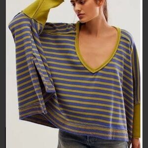 NWOT Free People We The Free Main Squeeze Sweatshirt Navy Blue and green L